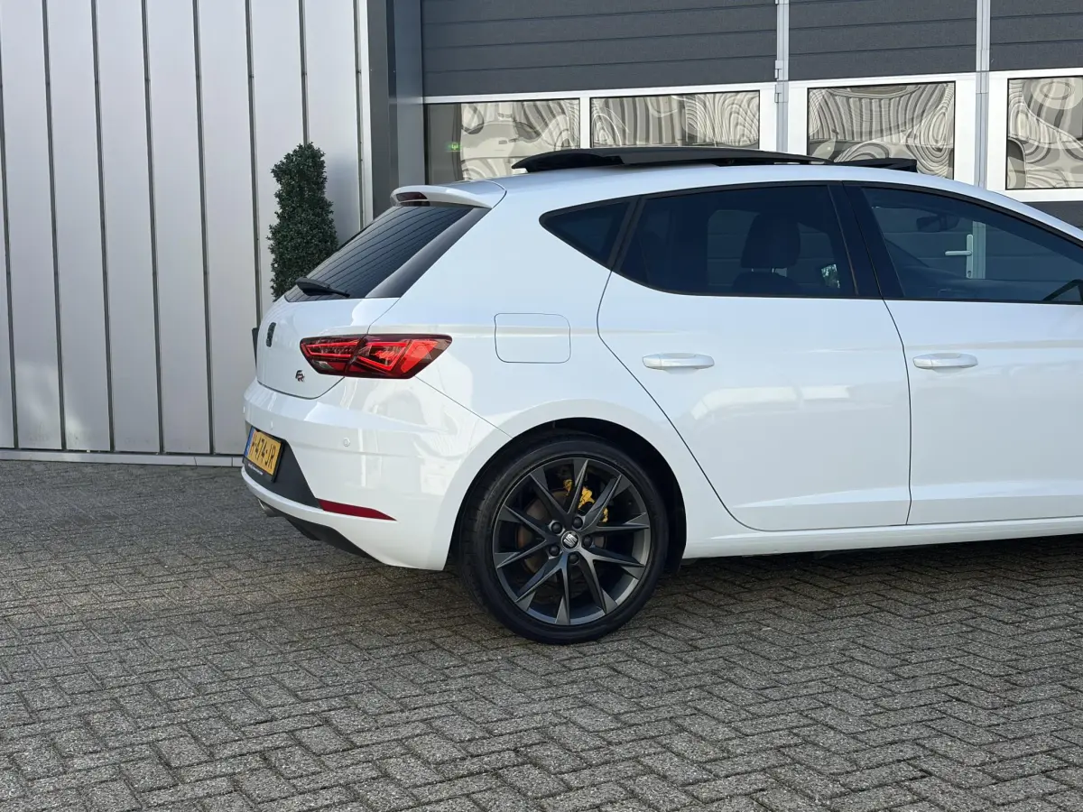Leon 1.5 TSI FR Business Intense | LED | Pano | Virtual | Stoel verwarming | Camera |