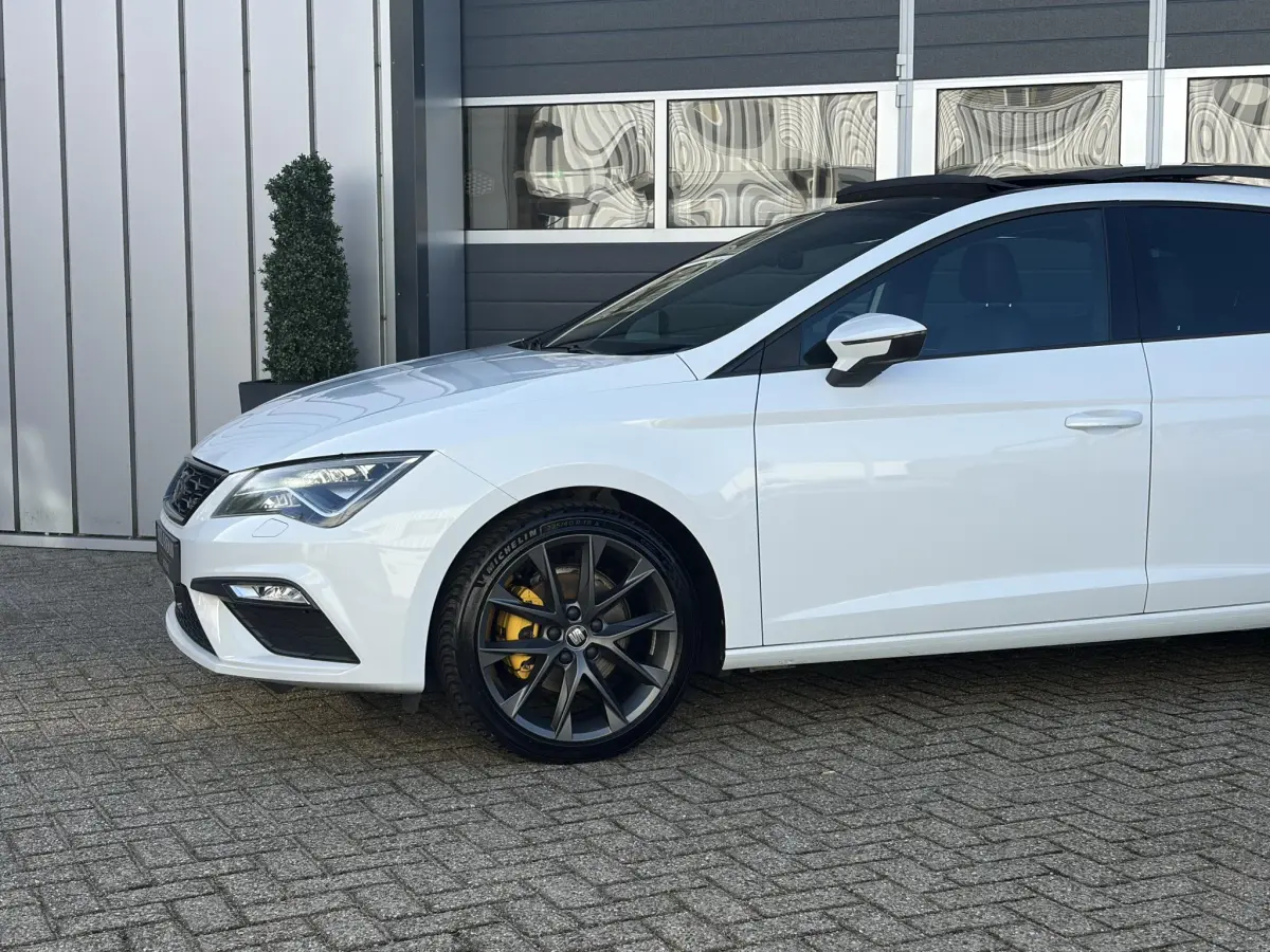 Leon 1.5 TSI FR Business Intense | LED | Pano | Virtual | Stoel verwarming | Camera |