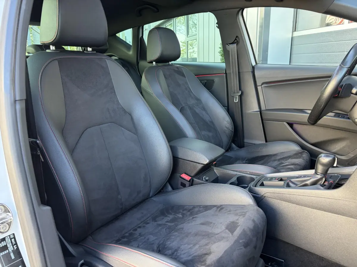 Leon 1.5 TSI FR Business Intense | LED | Pano | Virtual | Stoel verwarming | Camera |