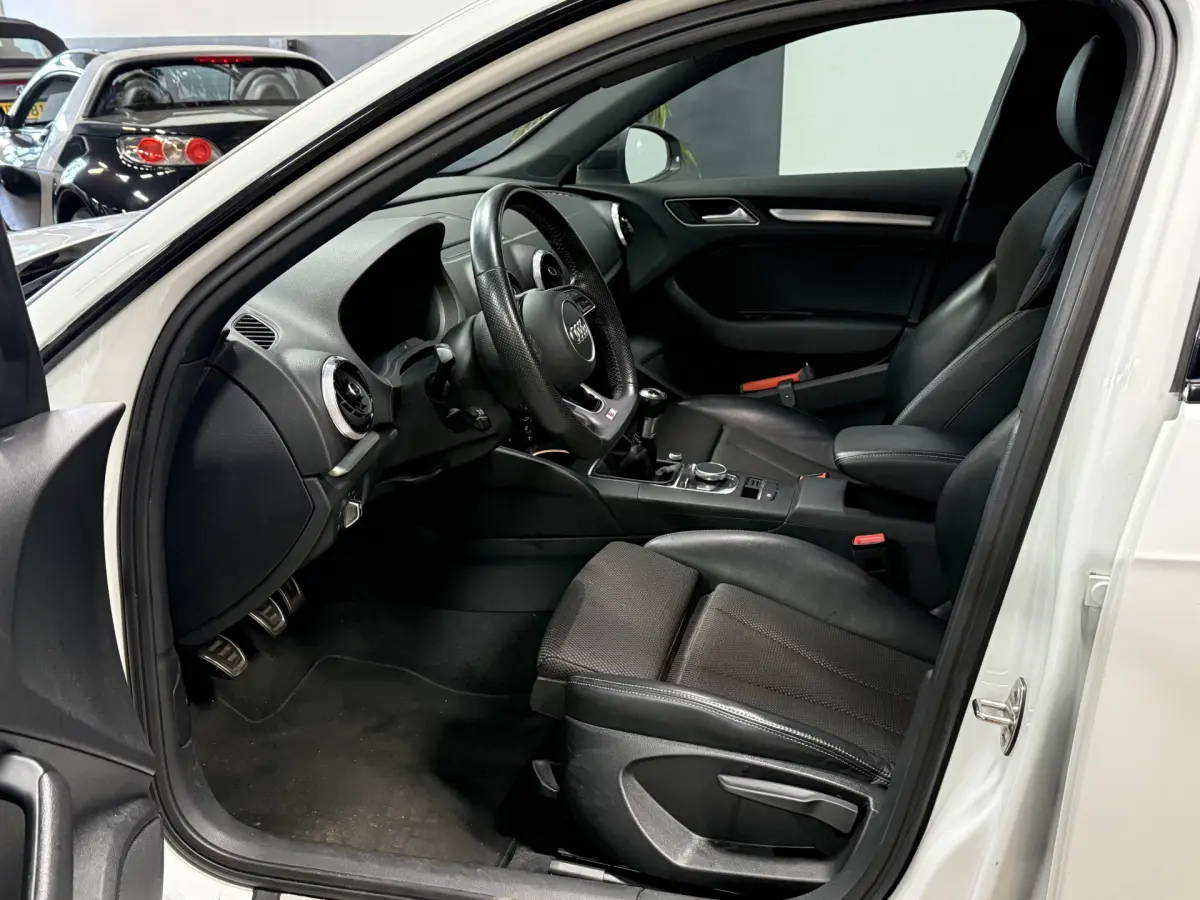 A3 Sportback 30 TFSI Advance Sport // S-line // Virtual dash // pdc
