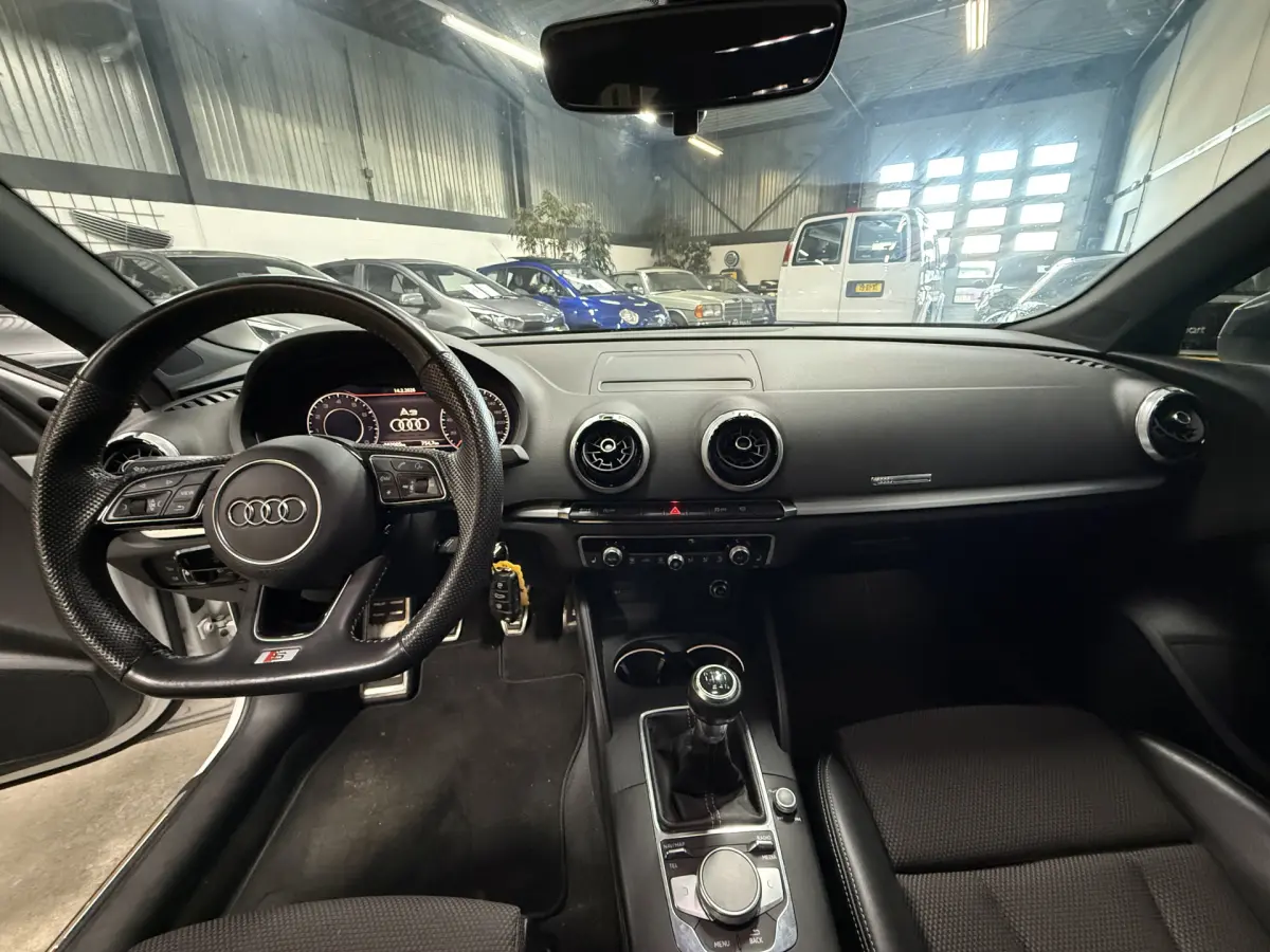 A3 Sportback 30 TFSI Advance Sport // S-line // Virtual dash // pdc