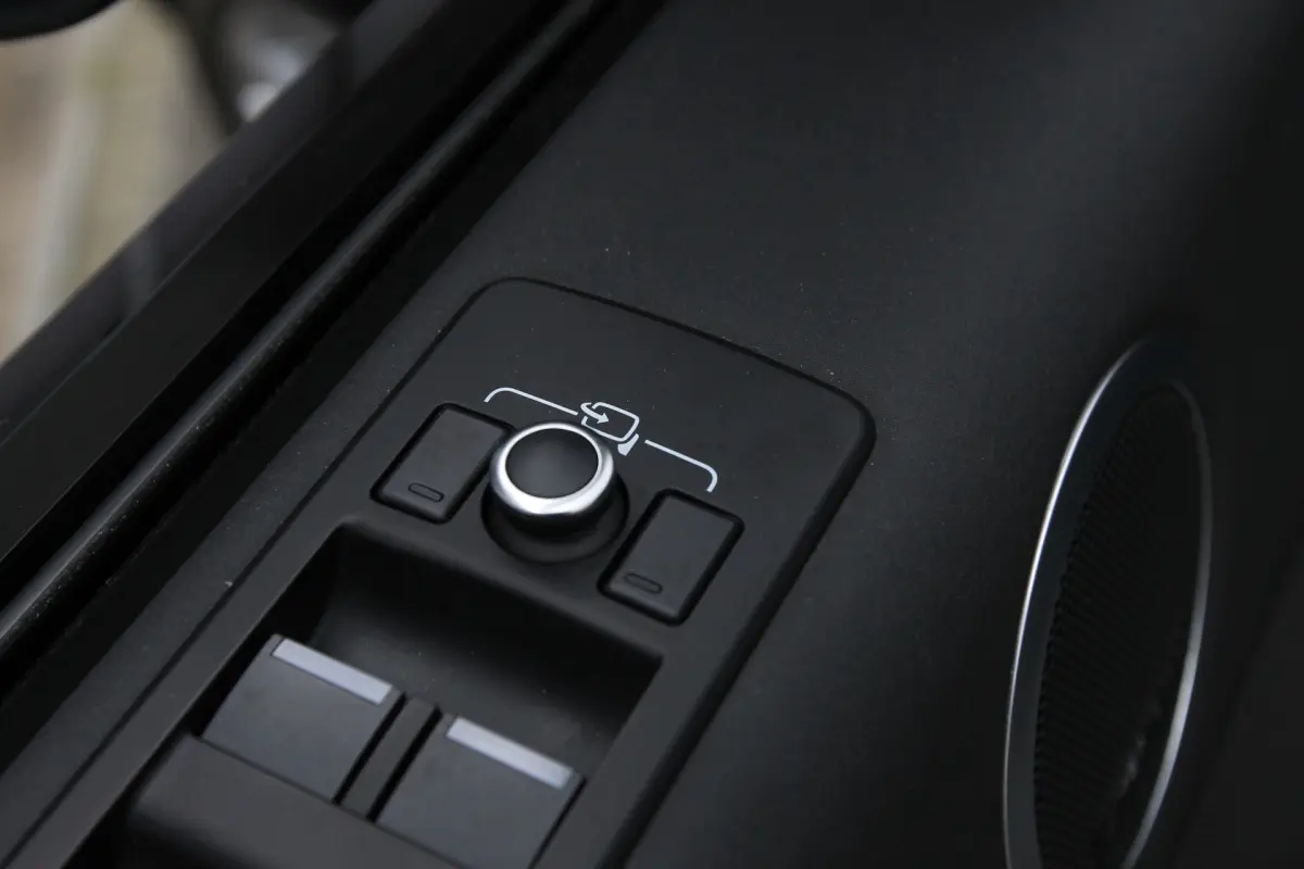 Discovery 2.0 Td4 HSE Luxury Aut. I 7 Pers. I Pano.dak I Leder I Carplay