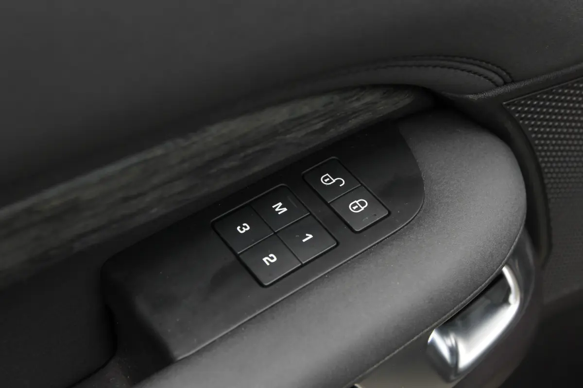 Discovery 2.0 Td4 HSE Luxury Aut. I 7 Pers. I Pano.dak I Leder I Carplay