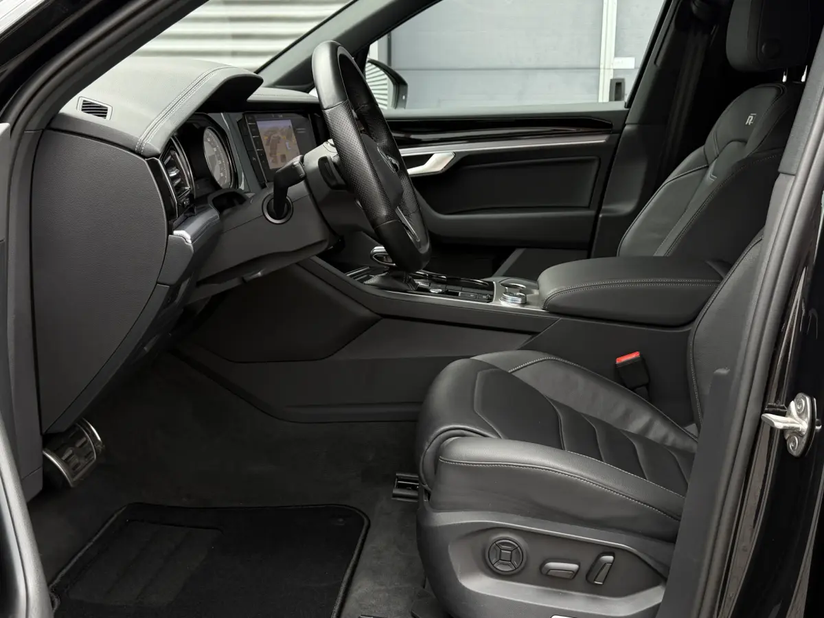 Touareg 3.0 TDI R-Line I Aut. I Grijs Kenteken I Leder I Navi I 57000 km