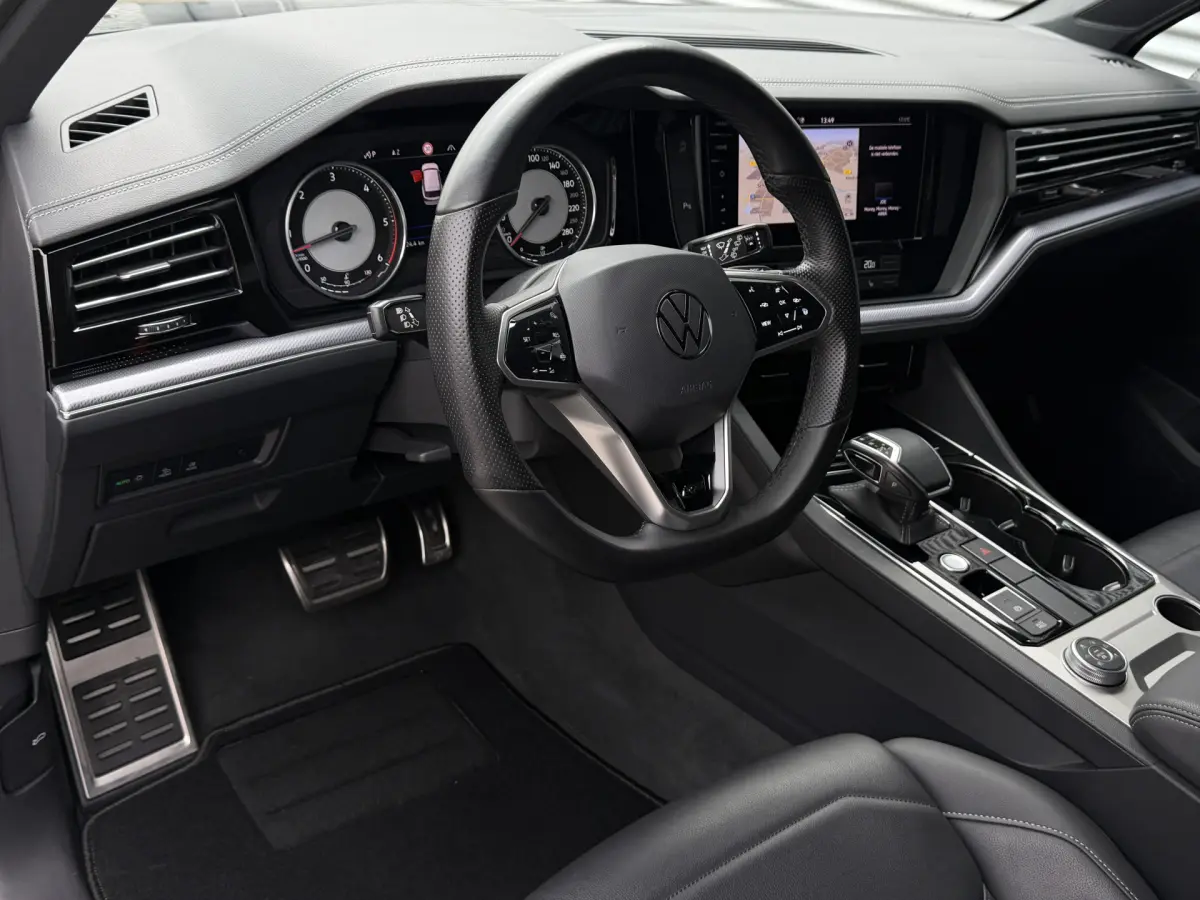 Touareg 3.0 TDI R-Line I Aut. I Grijs Kenteken I Leder I Navi I 57000 km