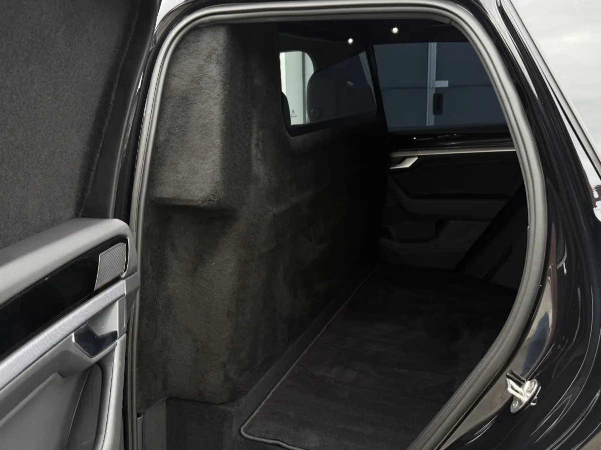 Touareg 3.0 TDI R-Line I Aut. I Grijs Kenteken I Leder I Navi I 57000 km