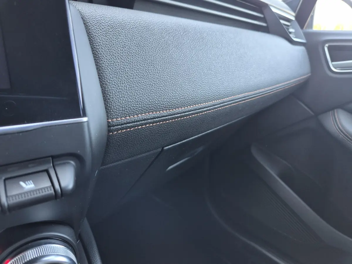 Clio 1.3 TCe 130 EDC AUTOMAAT Initiale Paris EXCLUSIEF Topmodel met o.a. Leer, Stoel- en Stuurverwarming,