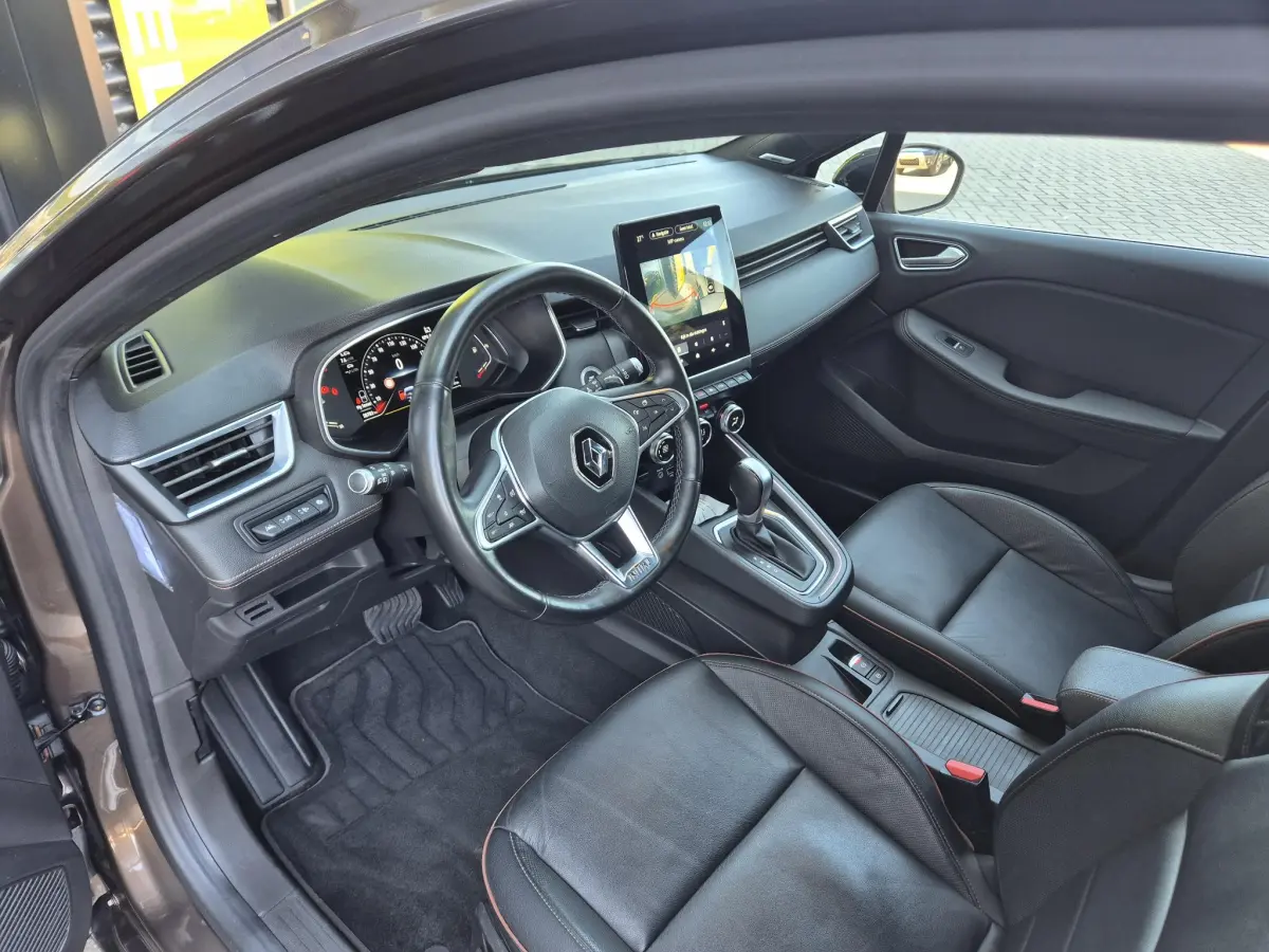 Clio 1.3 TCe 130 EDC AUTOMAAT Initiale Paris EXCLUSIEF Topmodel met o.a. Leer, Stoel- en Stuurverwarming,