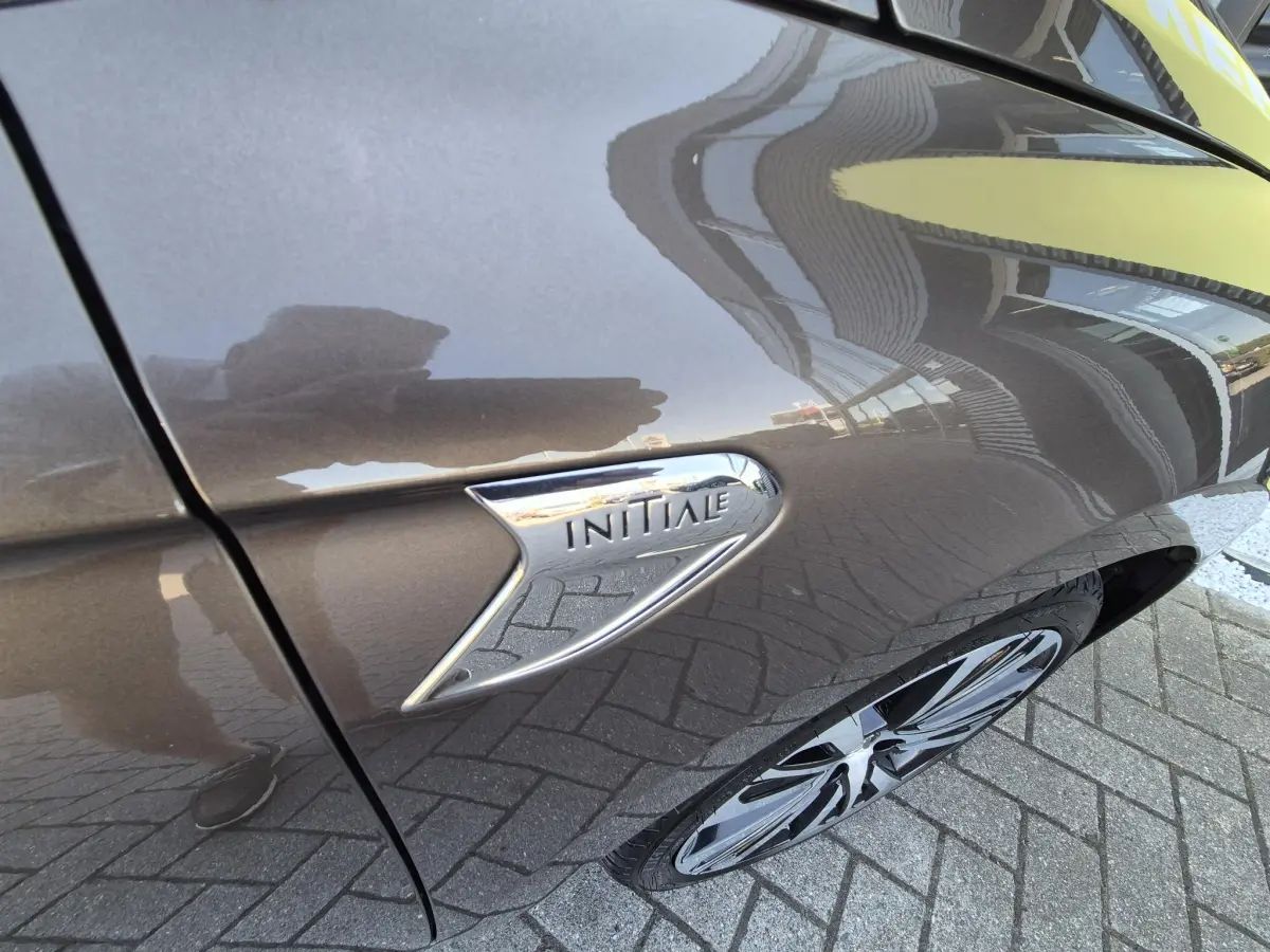 Clio 1.3 TCe 130 EDC AUTOMAAT Initiale Paris EXCLUSIEF Topmodel met o.a. Leer, Stoel- en Stuurverwarming,