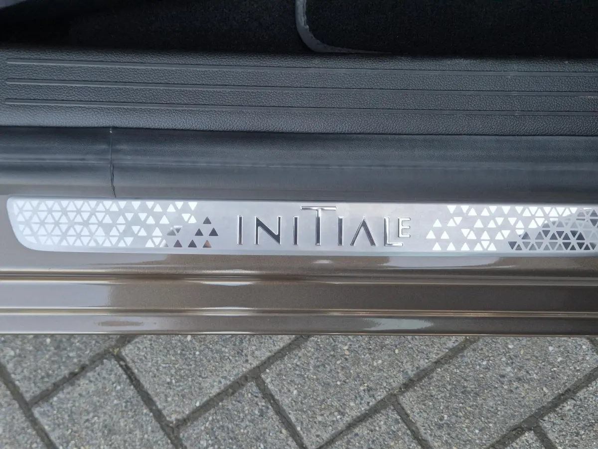Clio 1.3 TCe 130 EDC AUTOMAAT Initiale Paris EXCLUSIEF Topmodel met o.a. Leer, Stoel- en Stuurverwarming,