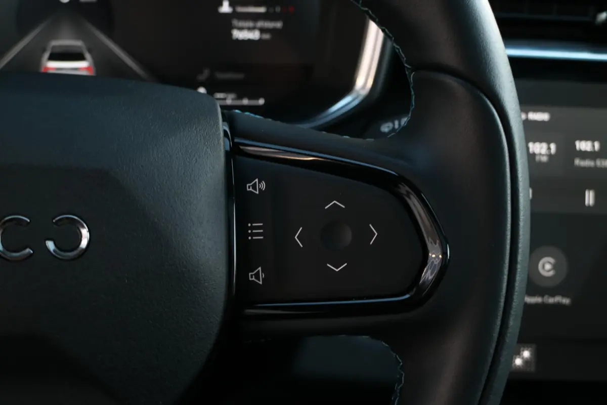 01 1.5 Midnight Black | PHEV | LED |