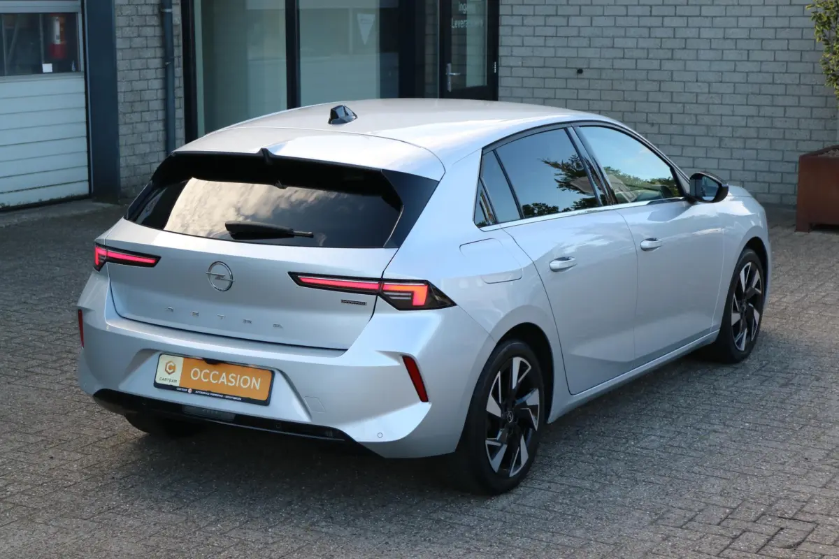 Astra 1.6 Turbo Plug In Hybrid Ultimate | AGR Stoelen! | Camera | Compleet! |