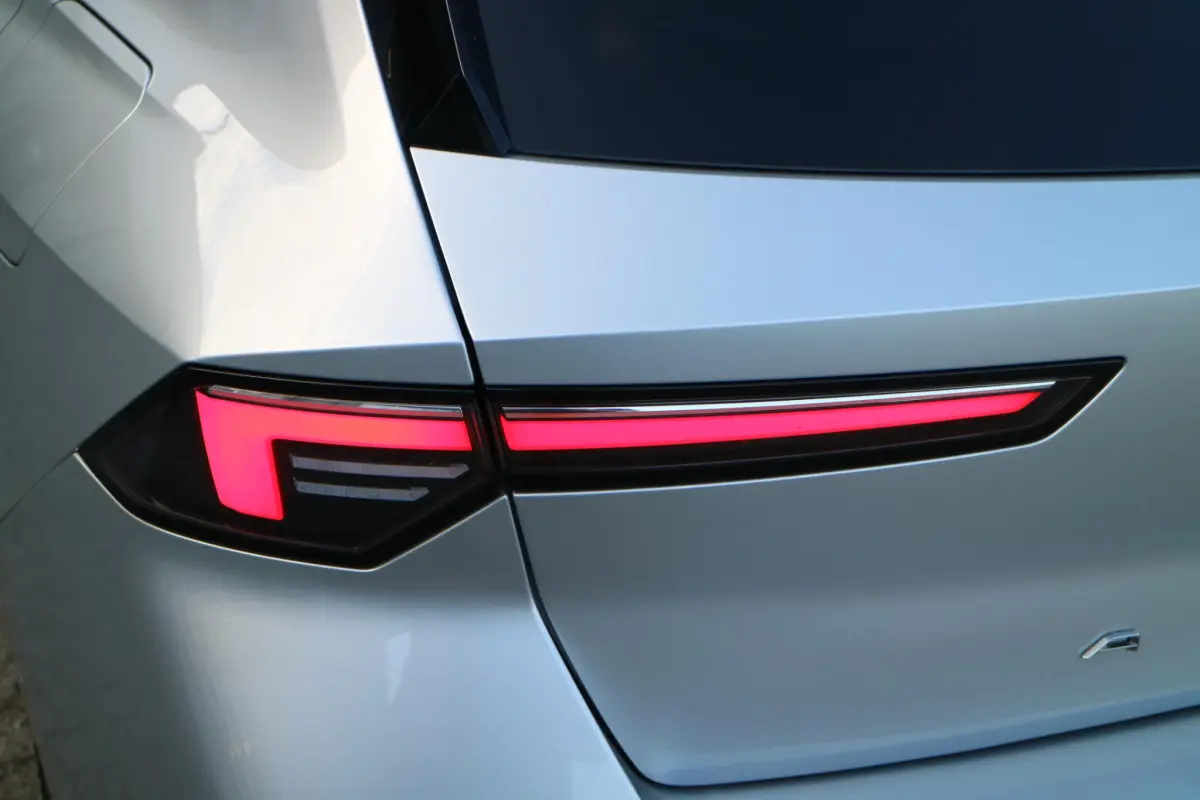Astra 1.6 Turbo Plug In Hybrid Ultimate | AGR Stoelen! | Camera | Compleet! |