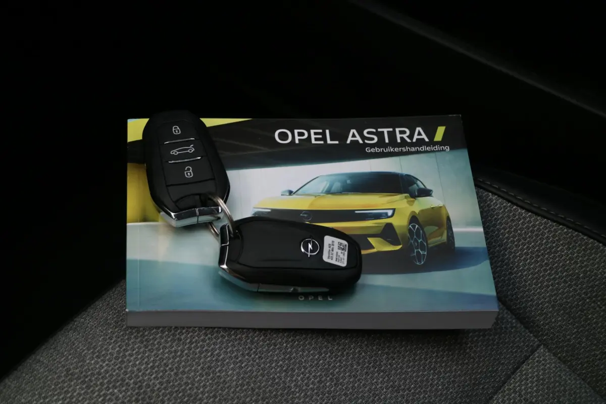 Astra 1.6 Turbo Plug In Hybrid Ultimate | AGR Stoelen! | Camera | Compleet! |