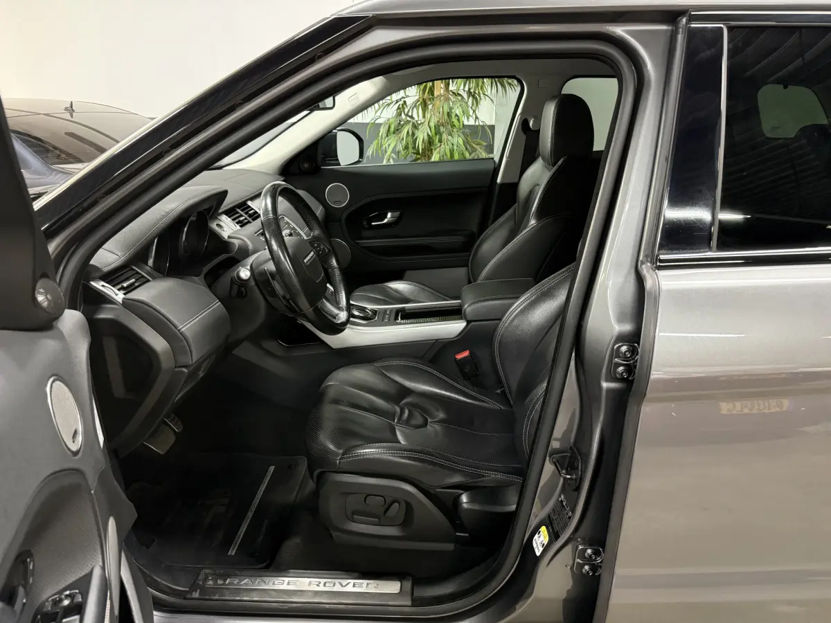 Range Rover Evoque 2.0 Si 4WD Prestige Business Edition // Leer // Meridian