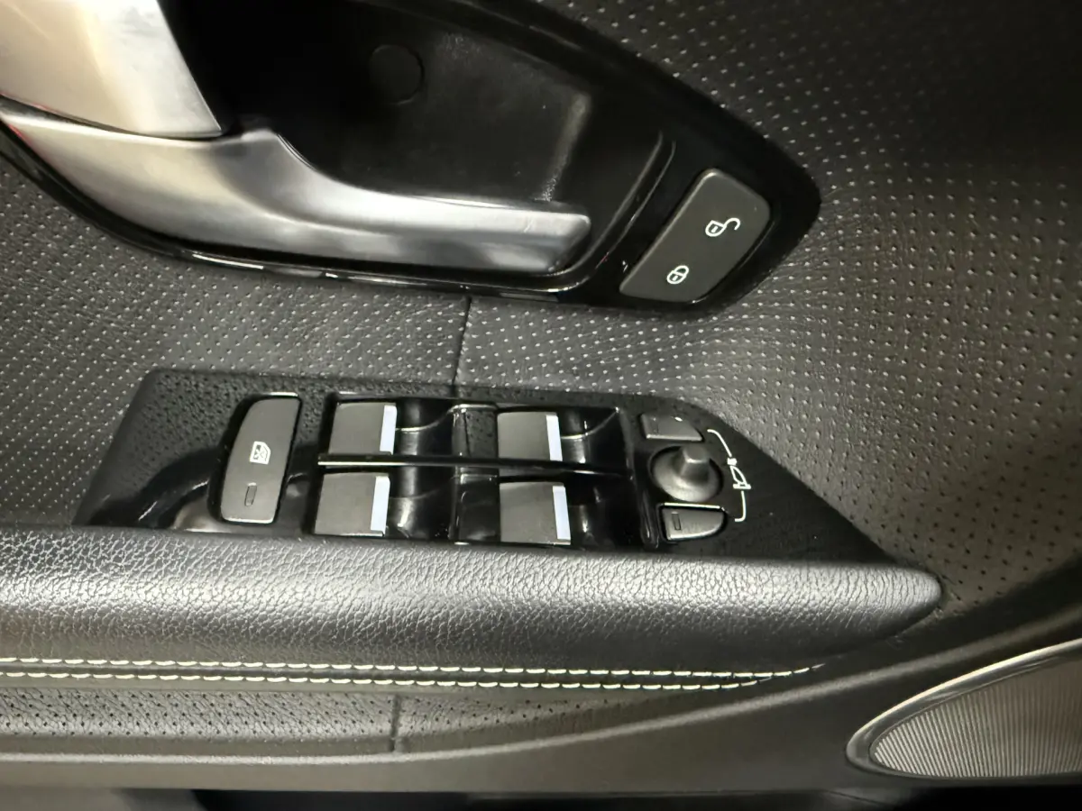 Range Rover Evoque 2.0 Si 4WD Prestige Business Edition // Leer // Meridian