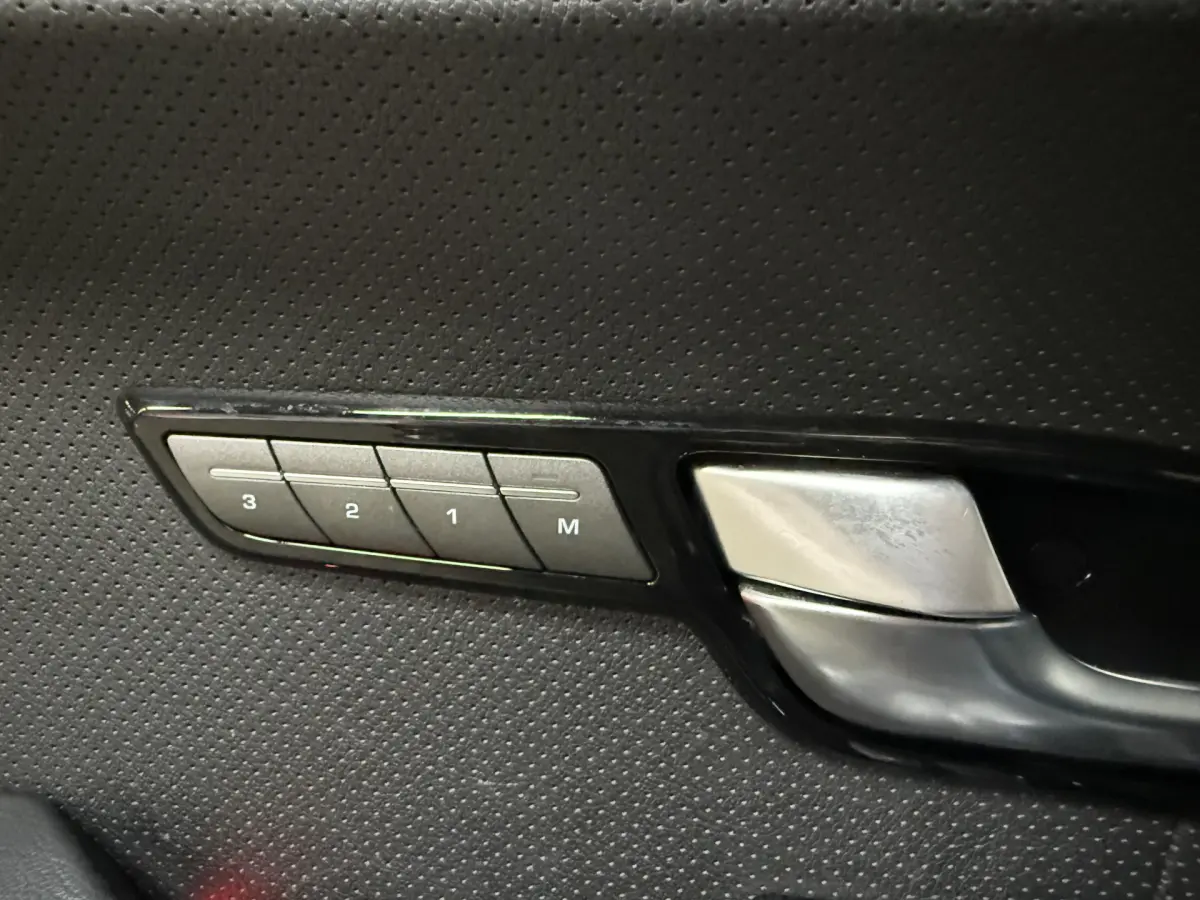 Range Rover Evoque 2.0 Si 4WD Prestige Business Edition // Leer // Meridian