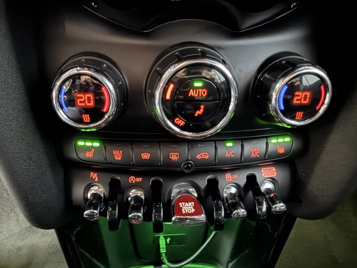Cooper Cabrio 1.5 Salt // Leer // Mini Yours // JCW!