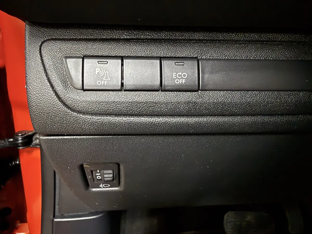 208 1.2 PureTech Active // Airco // Cruise