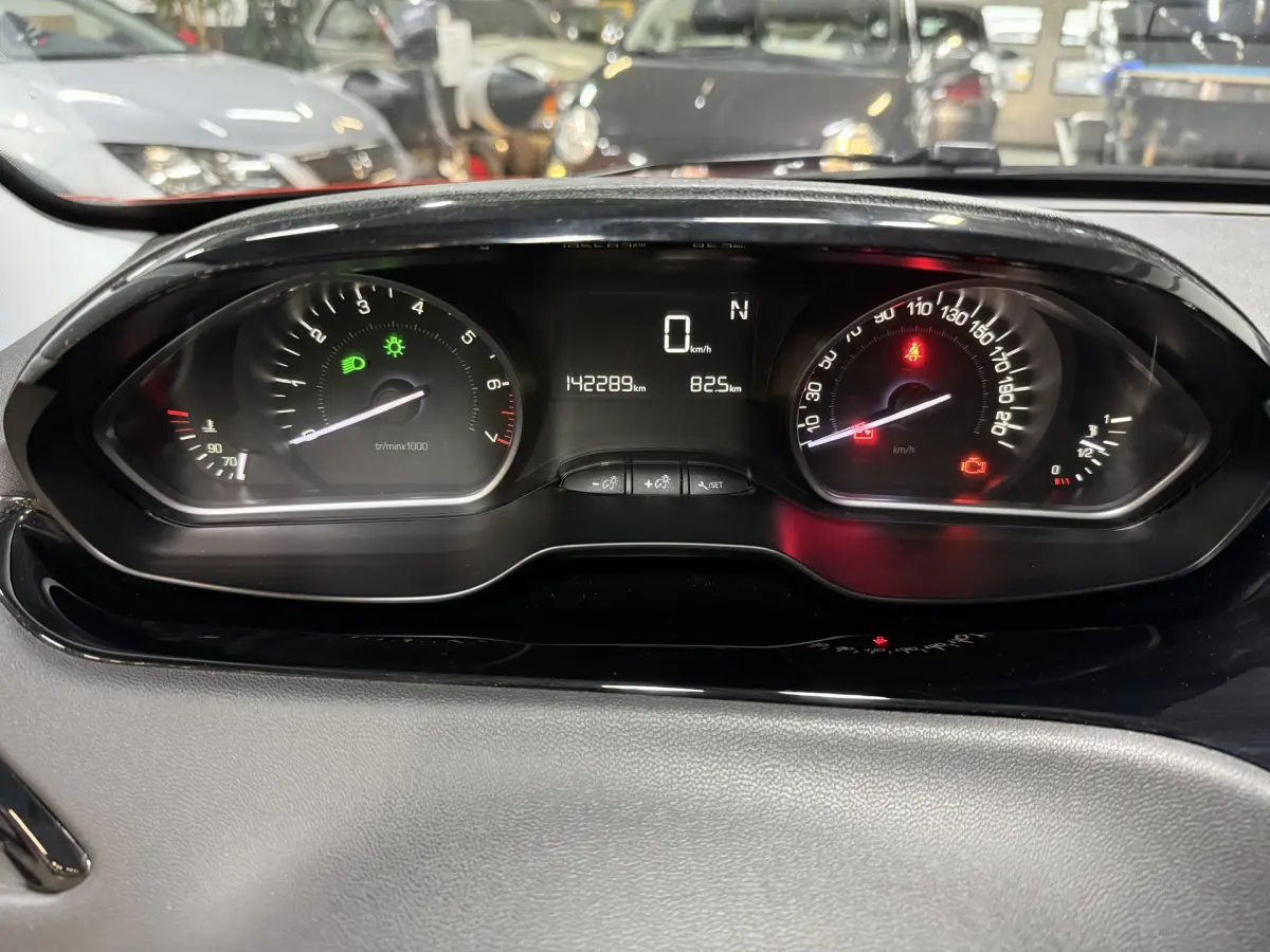 208 1.2 PureTech Active // Airco // Cruise