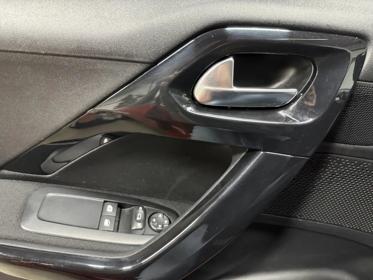 208 1.2 PureTech Active // Airco // Cruise