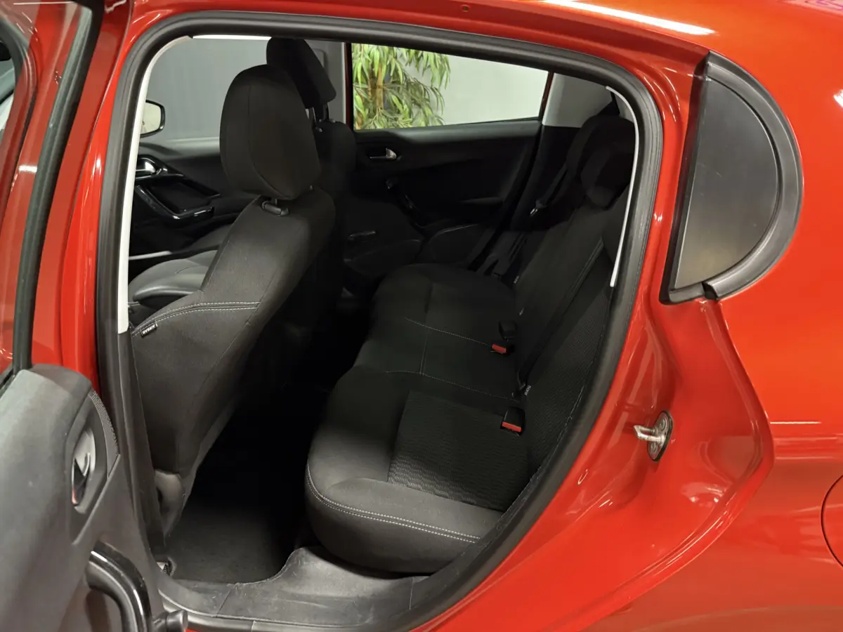 208 1.2 PureTech Active // Airco // Cruise