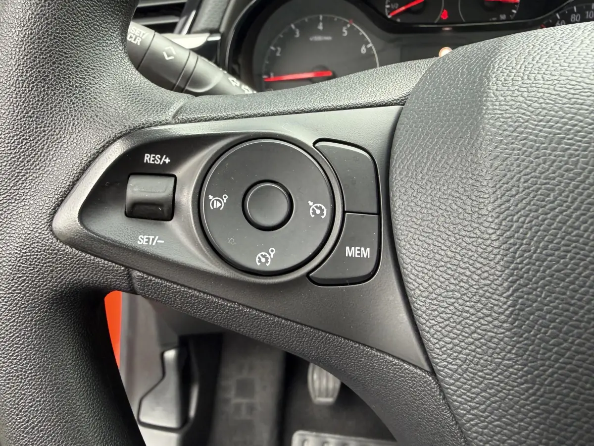 Corsa 1.2 Edition | Camera | CarPlay | Climate | CV |
