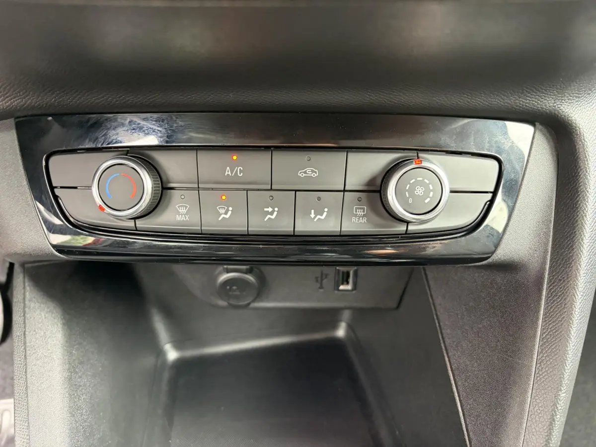 Corsa 1.2 Edition | Camera | CarPlay | Climate | CV |