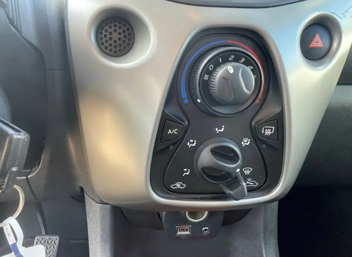 108 1.0 e-VTi Active, Airco, bluetooth audio