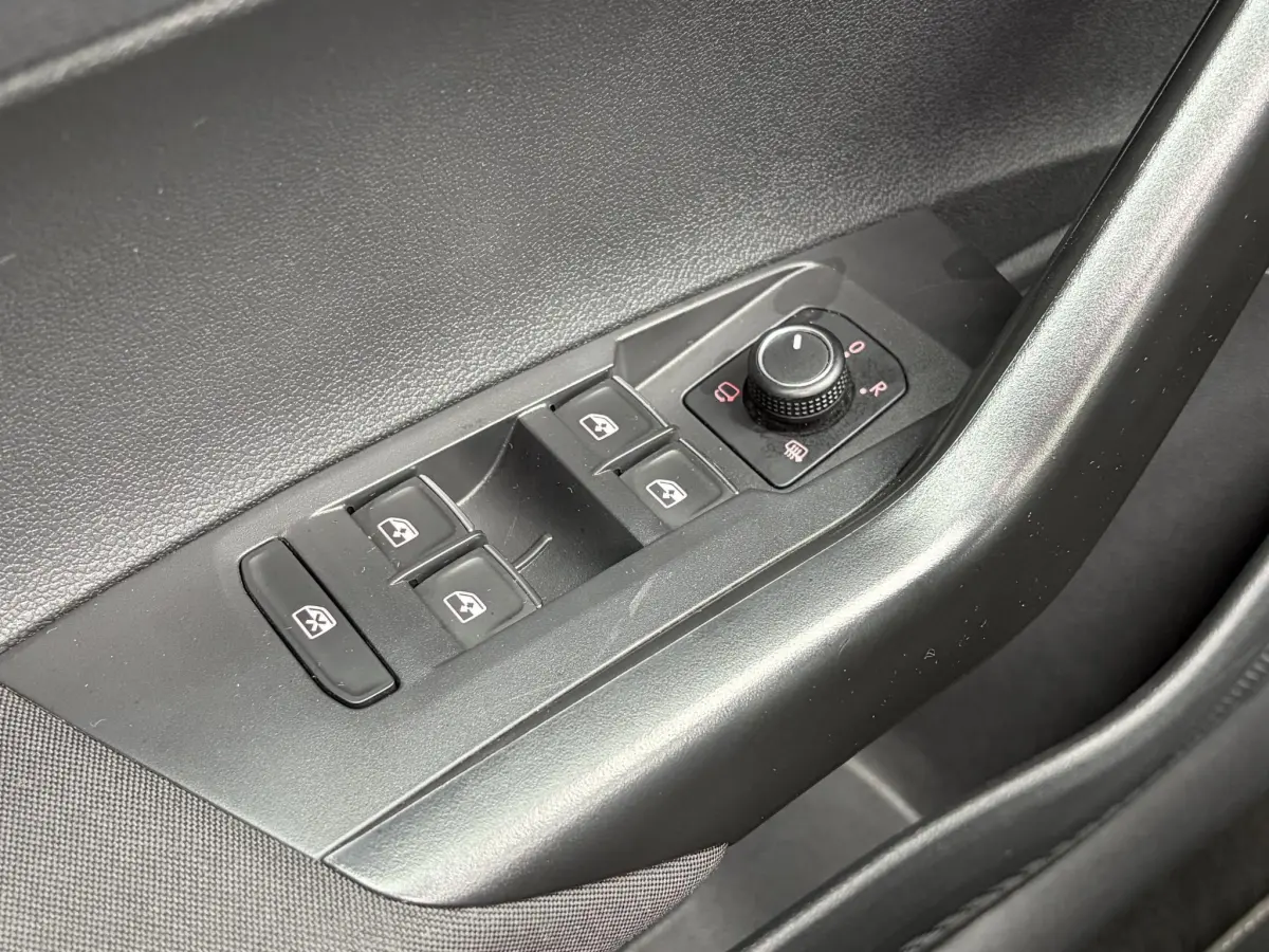 Polo 1.5 TSI Highline Business 3x R-Line | Pano | CarPlay | Keyless | Camera | LED | Parkeer sensoren |