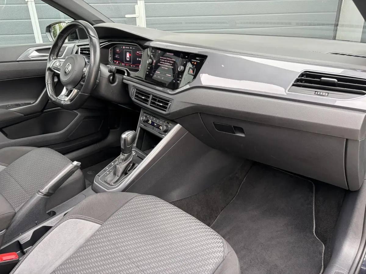 Polo 1.5 TSI Highline Business 3x R-Line | Pano | CarPlay | Keyless | Camera | LED | Parkeer sensoren |
