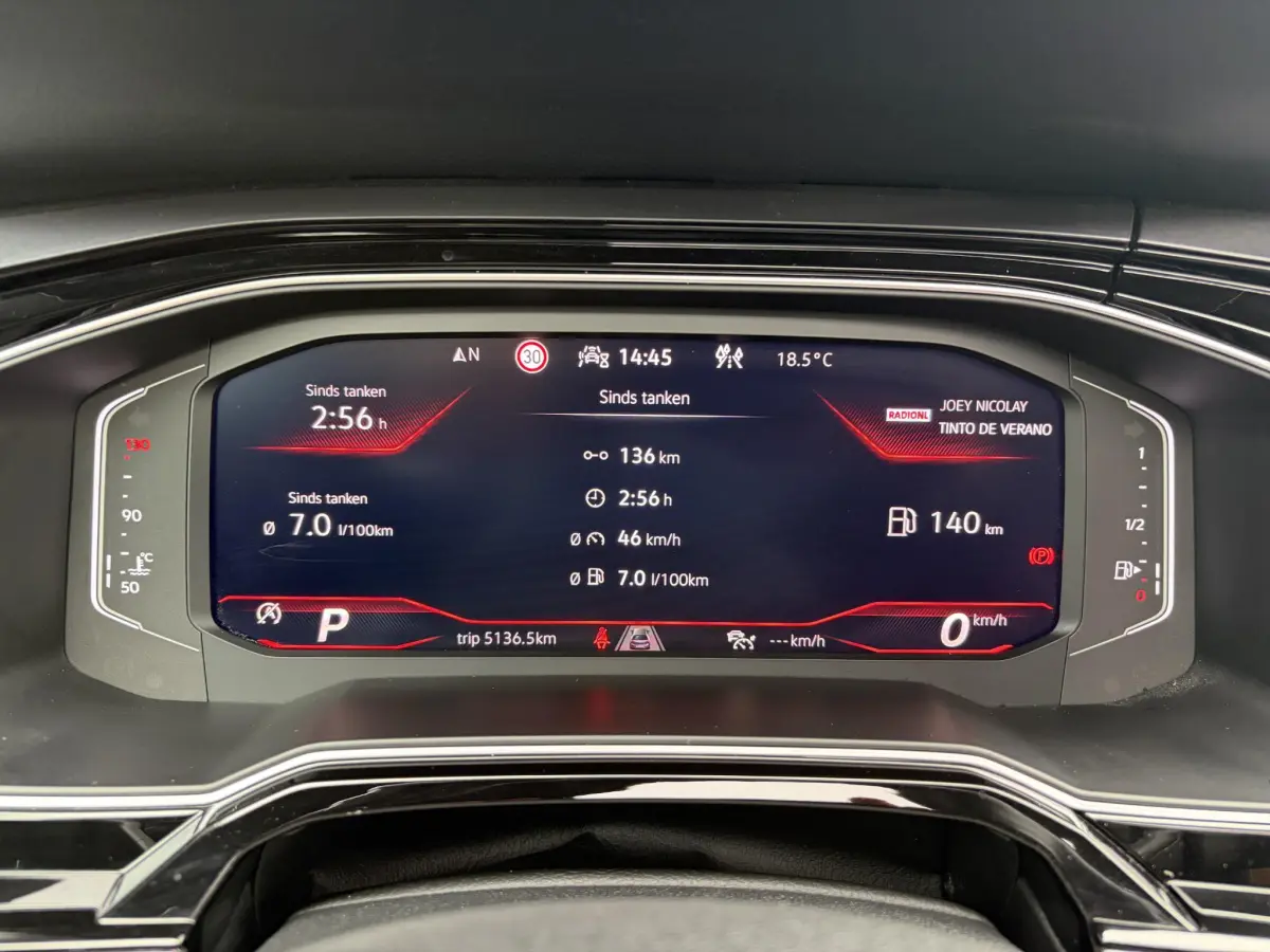 Polo 1.5 TSI Highline Business 3x R-Line | Pano | CarPlay | Keyless | Camera | LED | Parkeer sensoren |
