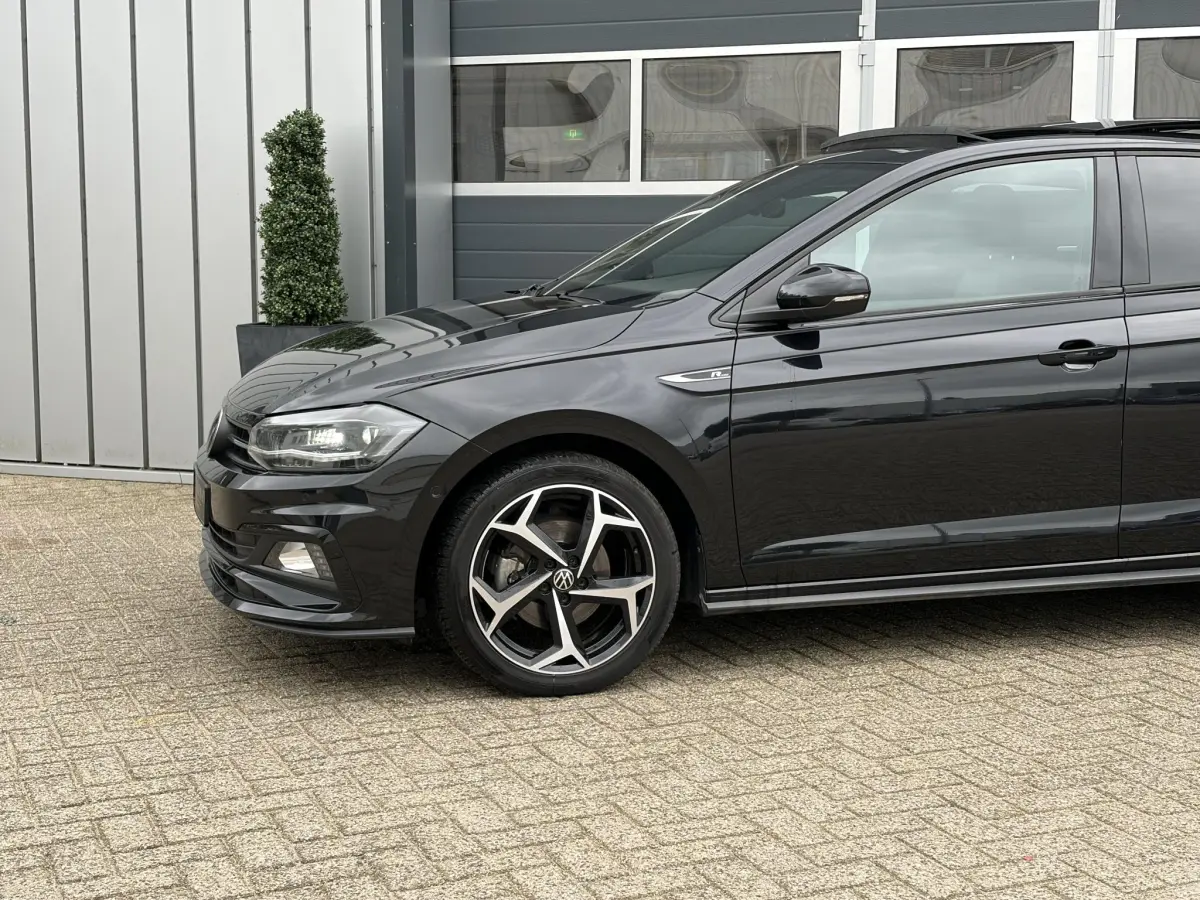 Polo 1.5 TSI Highline Business 3x R-Line | Pano | CarPlay | Keyless | Camera | LED | Parkeer sensoren |