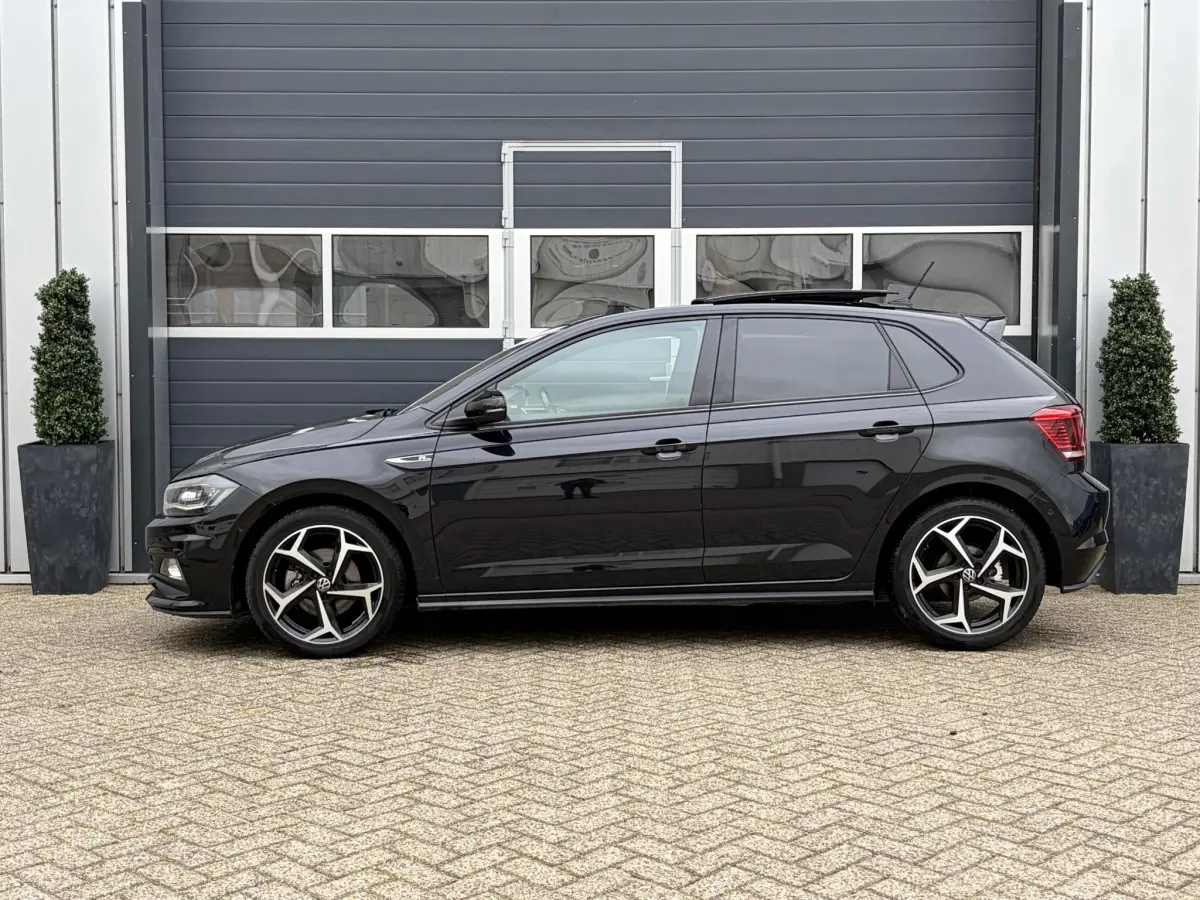 Polo 1.5 TSI Highline Business 3x R-Line | Pano | CarPlay | Keyless | Camera | LED | Parkeer sensoren |