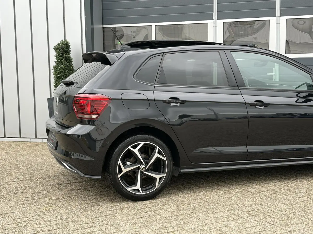 Polo 1.5 TSI Highline Business 3x R-Line | Pano | CarPlay | Keyless | Camera | LED | Parkeer sensoren |