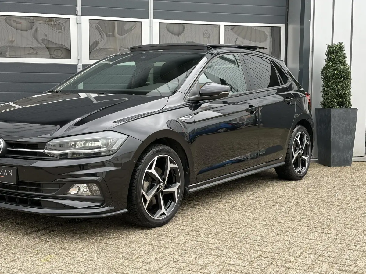 Polo 1.5 TSI Highline Business 3x R-Line | Pano | CarPlay | Keyless | Camera | LED | Parkeer sensoren |