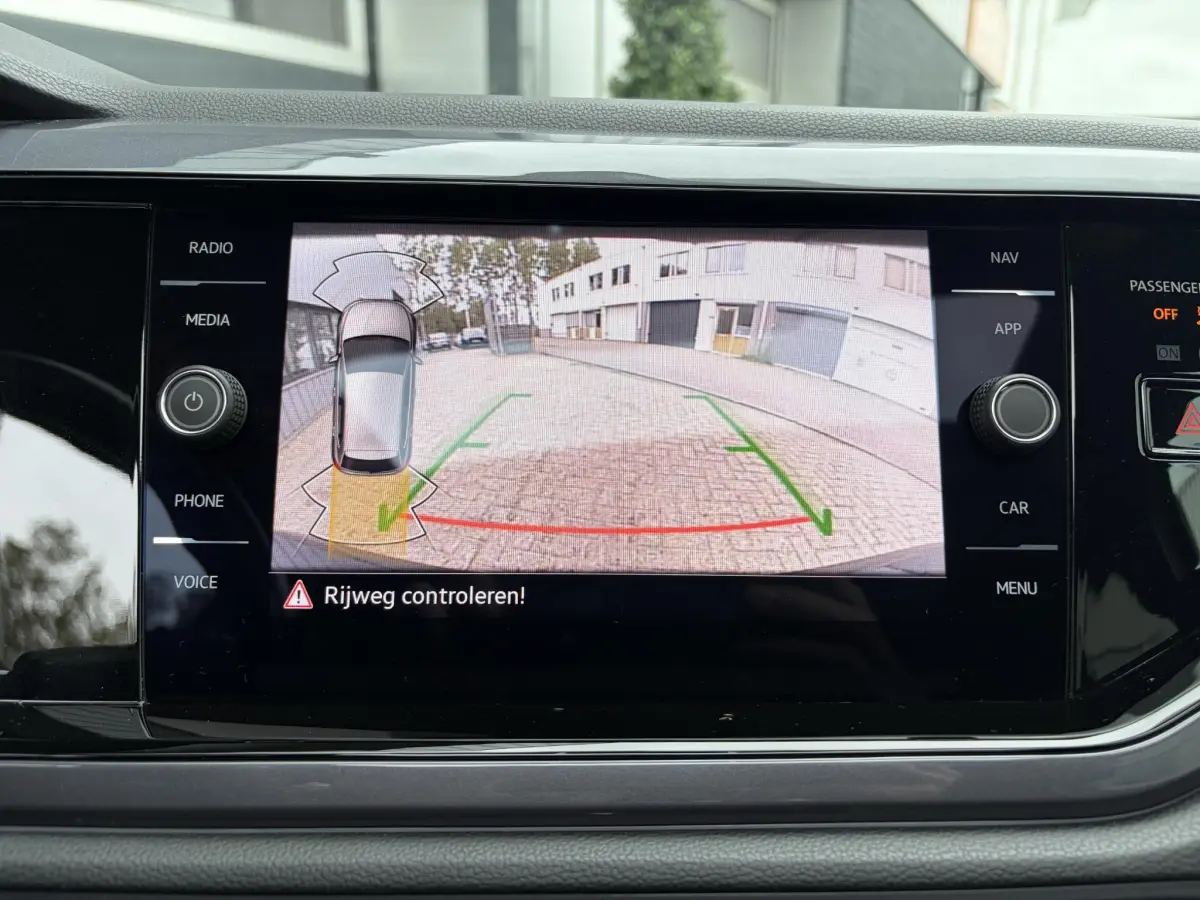 Polo 1.5 TSI Highline Business 3x R-Line | Pano | CarPlay | Keyless | Camera | LED | Parkeer sensoren |