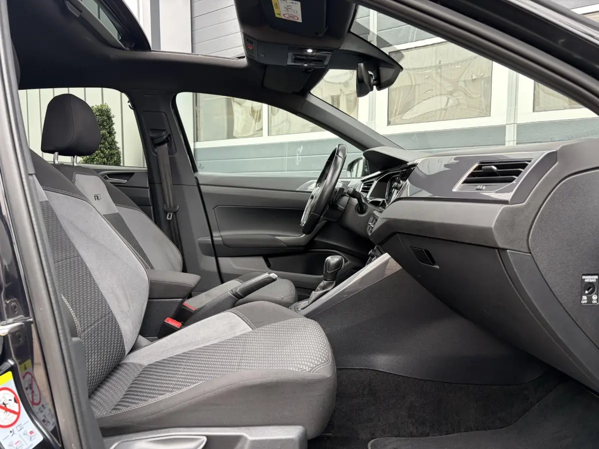 Polo 1.5 TSI Highline Business 3x R-Line | Pano | CarPlay | Keyless | Camera | LED | Parkeer sensoren |