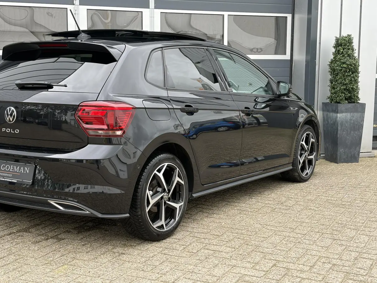 Polo 1.5 TSI Highline Business 3x R-Line | Pano | CarPlay | Keyless | Camera | LED | Parkeer sensoren |