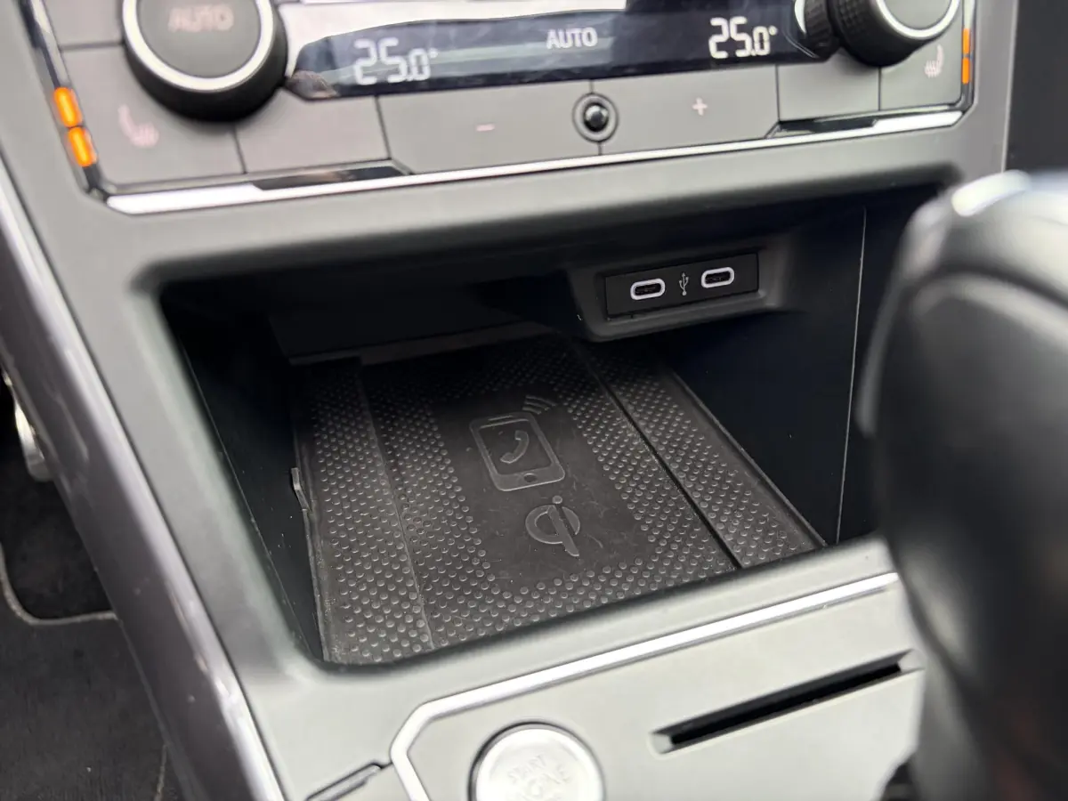 Polo 1.5 TSI Highline Business 3x R-Line | Pano | CarPlay | Keyless | Camera | LED | Parkeer sensoren |