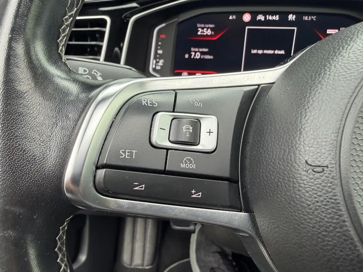 Polo 1.5 TSI Highline Business 3x R-Line | Pano | CarPlay | Keyless | Camera | LED | Parkeer sensoren |