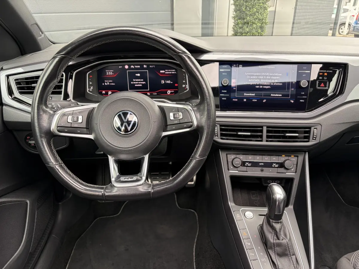 Polo 1.5 TSI Highline Business 3x R-Line | Pano | CarPlay | Keyless | Camera | LED | Parkeer sensoren |