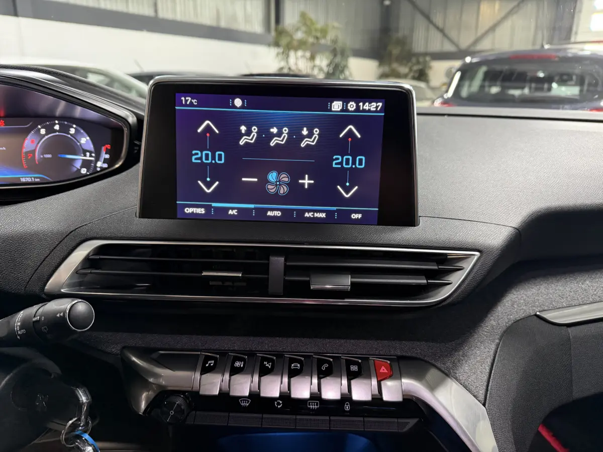3008 1.6 PureTech Allure // Auto. // Half leer // carplay // 19 inch