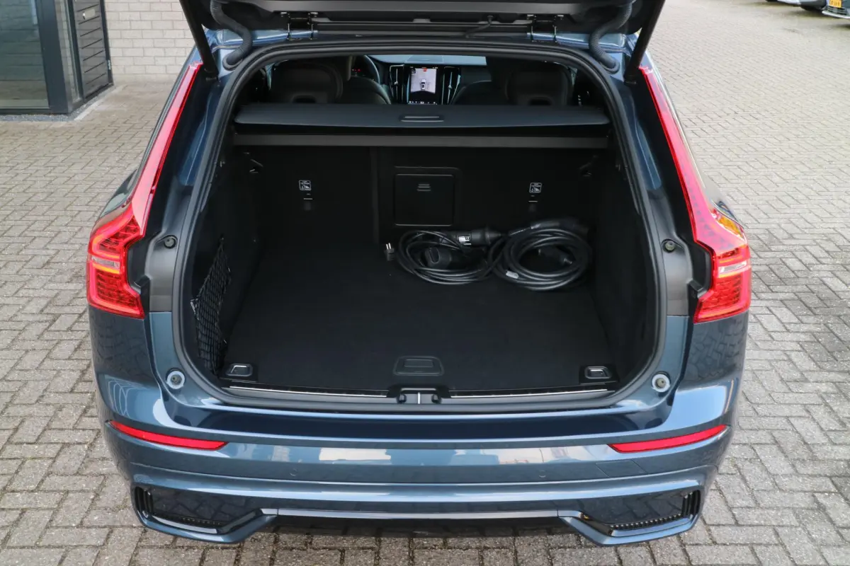 XC60 2.0 T6 Plug-in hybrid AWD Plus Dark | long Range! | Panorama | 360 camera |