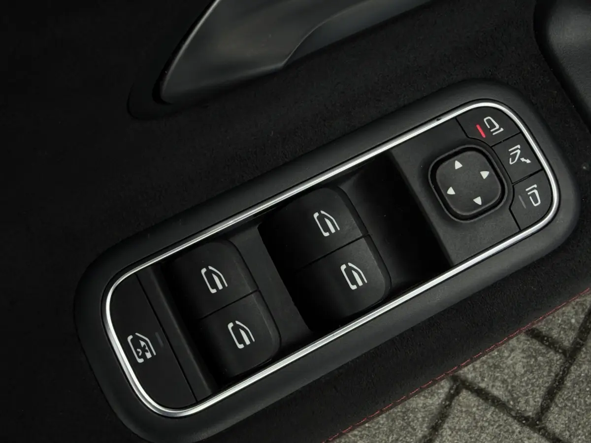 A-Klasse 250 Premium I Aut. I AMG I Leder I Pano.dak I Leder I Camera I Carplay