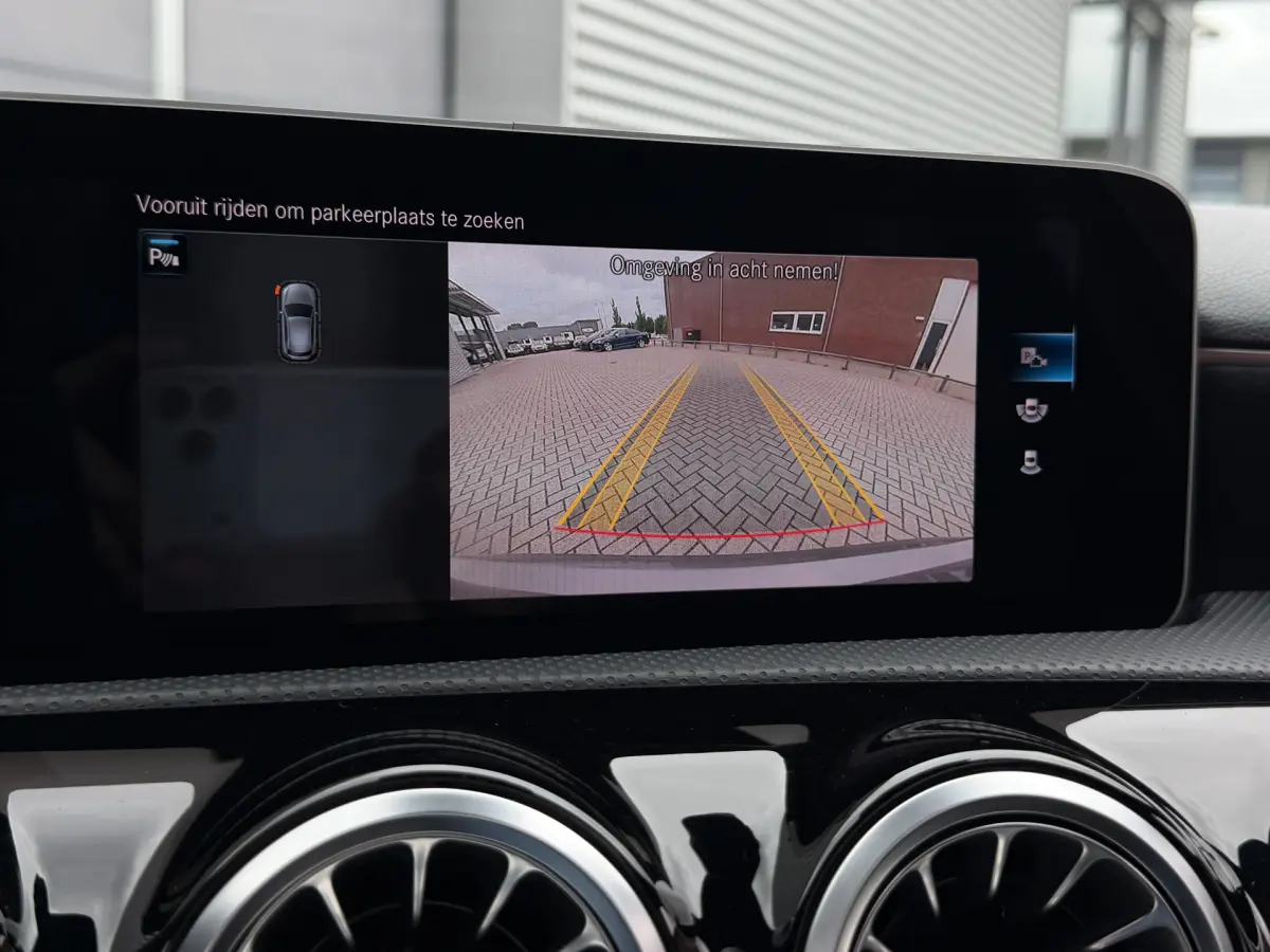 A-Klasse 250 Premium I Aut. I AMG I Leder I Pano.dak I Leder I Camera I Carplay