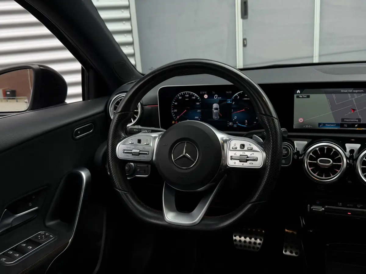 A-Klasse 250 Premium I Aut. I AMG I Leder I Pano.dak I Leder I Camera I Carplay