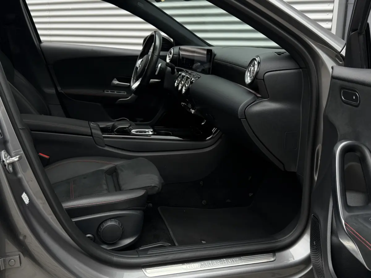 A-Klasse 250 Premium I Aut. I AMG I Leder I Pano.dak I Leder I Camera I Carplay