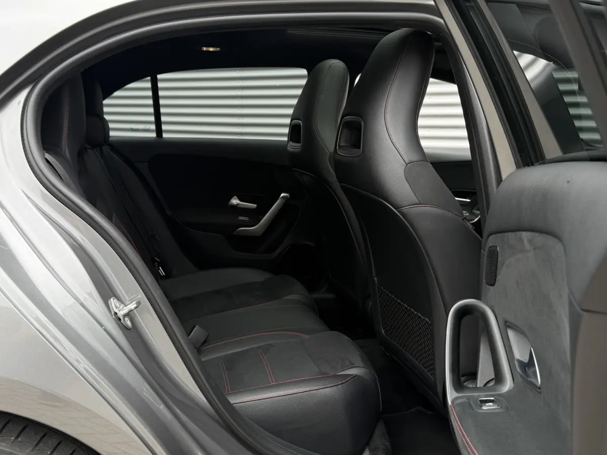 A-Klasse 250 Premium I Aut. I AMG I Leder I Pano.dak I Leder I Camera I Carplay
