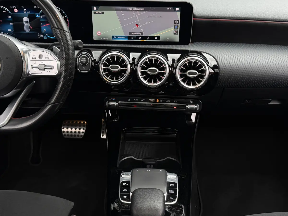 A-Klasse 250 Premium I Aut. I AMG I Leder I Pano.dak I Leder I Camera I Carplay